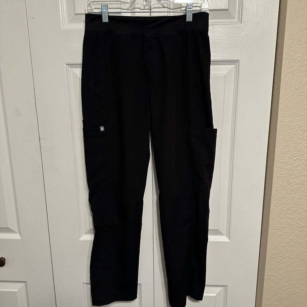 FIGS Black 7 Pocket Yoga Waist Scrub Pants - Women’s Small/Medium’s XS